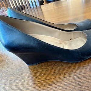 Emily Naturalizer wedge/stacked pump round toe